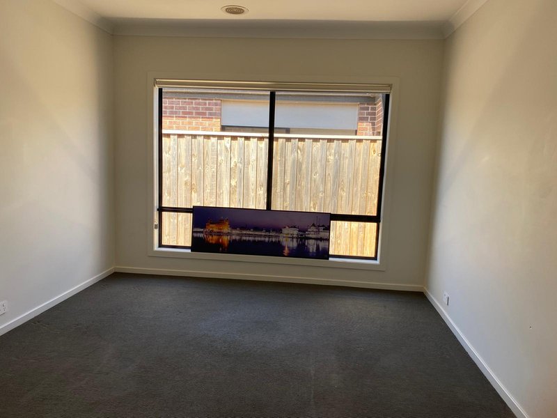 Photo - 18 Maven Way, Tarneit VIC 3029 - Image 8