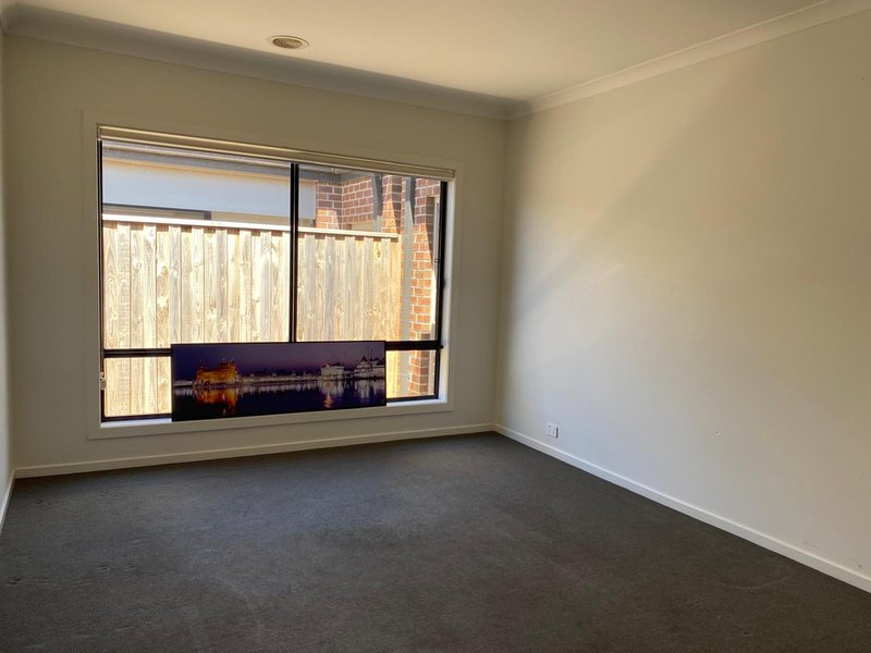 Photo - 18 Maven Way, Tarneit VIC 3029 - Image 10