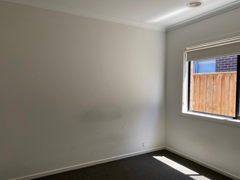 Photo - 18 Maven Way, Tarneit VIC 3029 - Image 11