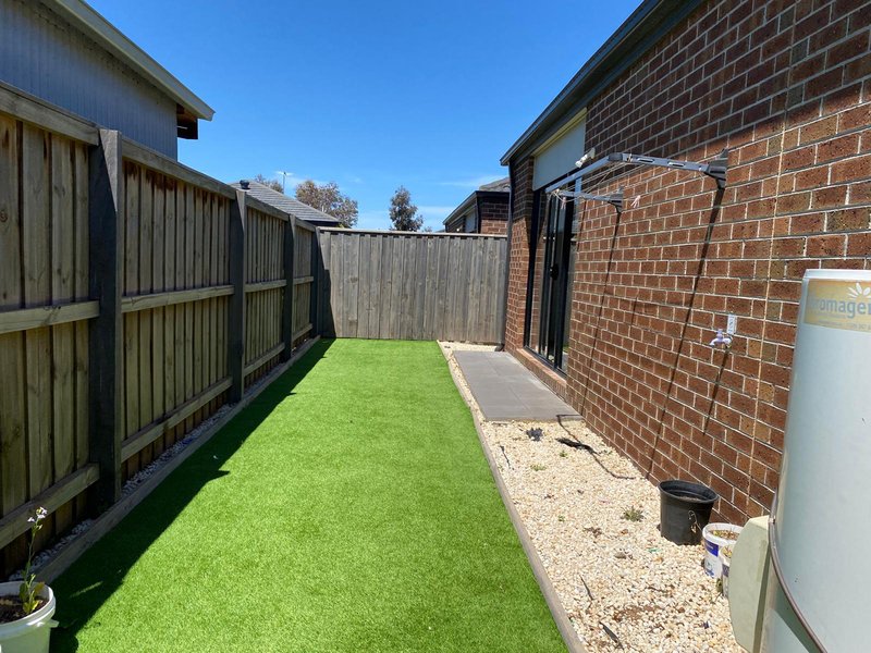 Photo - 18 Maven Way, Tarneit VIC 3029 - Image 16