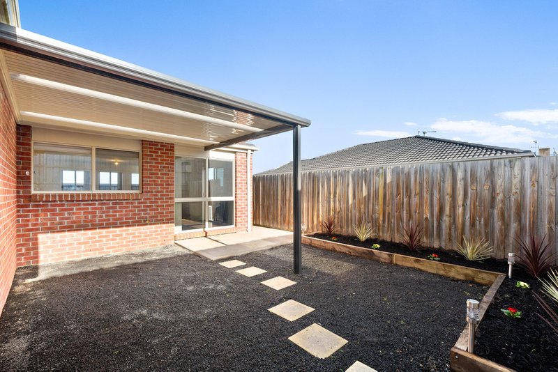 Photo - 1/8 Mcclenaghan Place, Pakenham VIC 3810 - Image 10