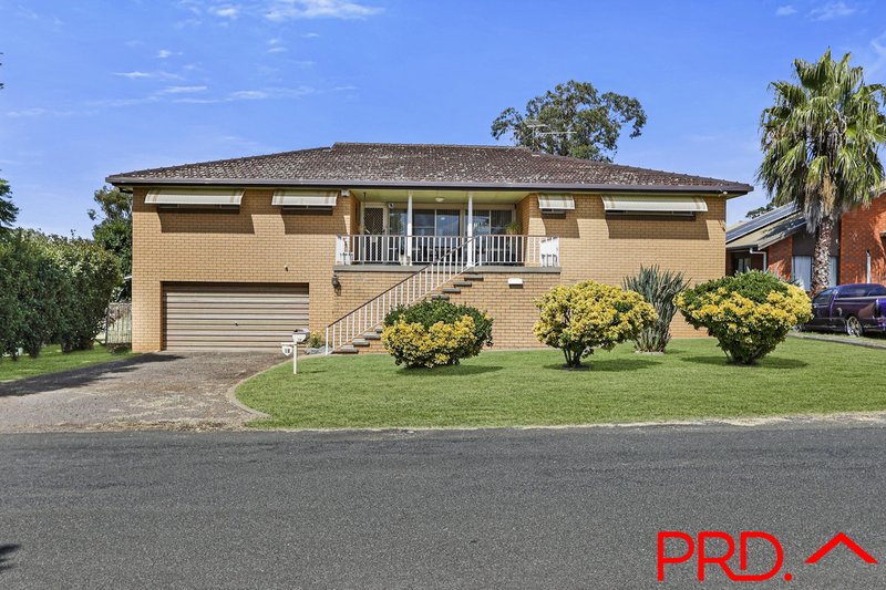 Photo - 18 Mcdonald Crescent, Tamworth NSW 2340 - Image 2