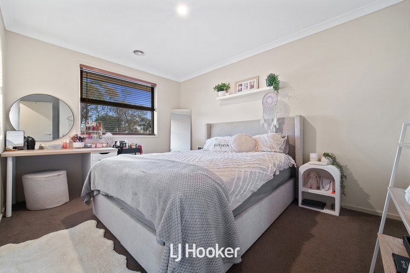 Photo - 18 Mcgarvie Drive, Cranbourne North VIC 3977 - Image 22