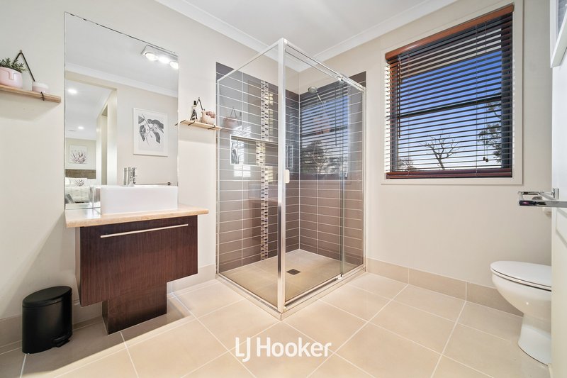 Photo - 18 Mcgarvie Drive, Cranbourne North VIC 3977 - Image 23