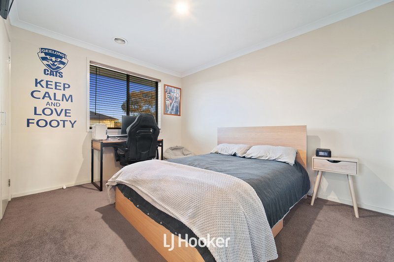 Photo - 18 Mcgarvie Drive, Cranbourne North VIC 3977 - Image 25