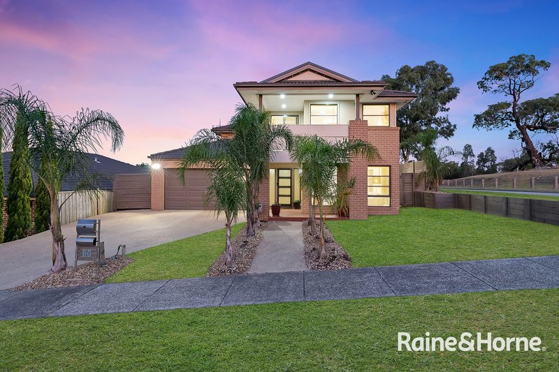 18 Mcgarvie Drive, Cranbourne North VIC 3977