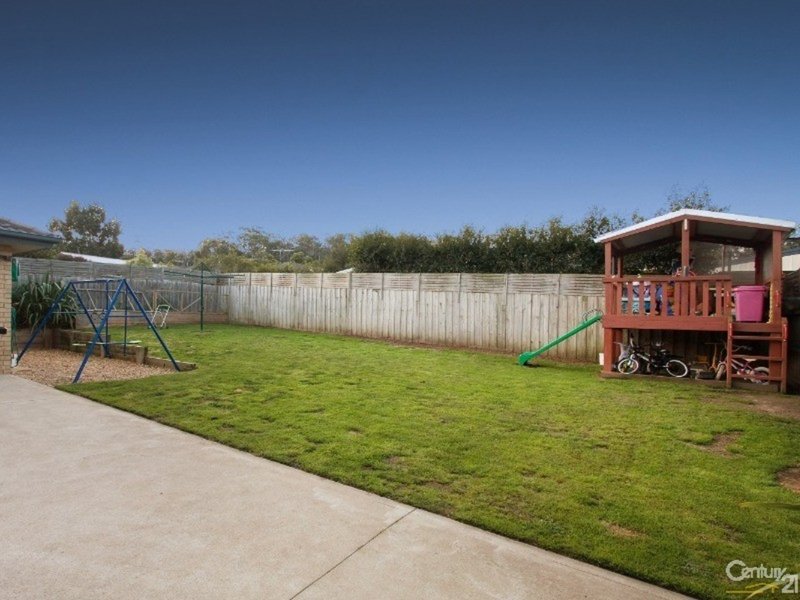 Photo - 18 Meaby Drive, Pakenham VIC 3810 - Image 14