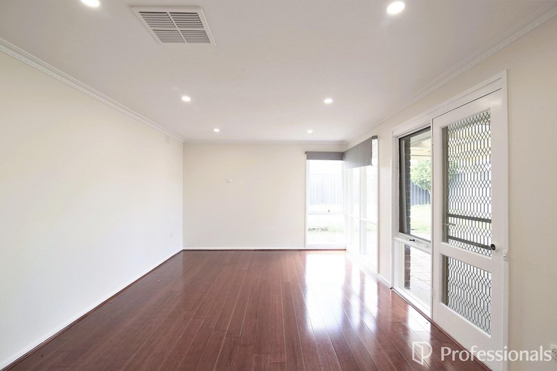 Photo - 18 Melanie Close, Keysborough VIC 3173 - Image 3