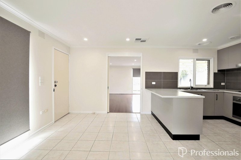 Photo - 18 Melanie Close, Keysborough VIC 3173 - Image 6