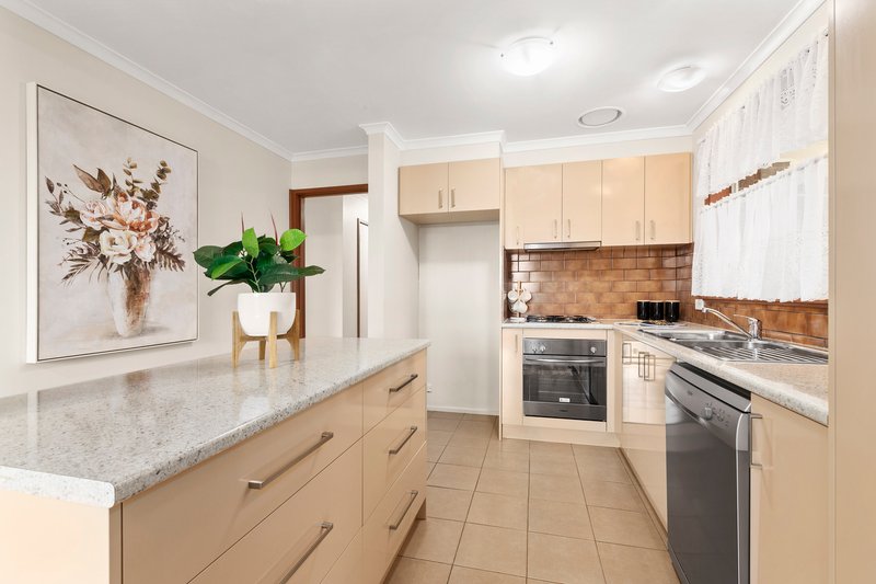 Photo - 18 Meldrum Avenue, Mill Park VIC 3082 - Image 2