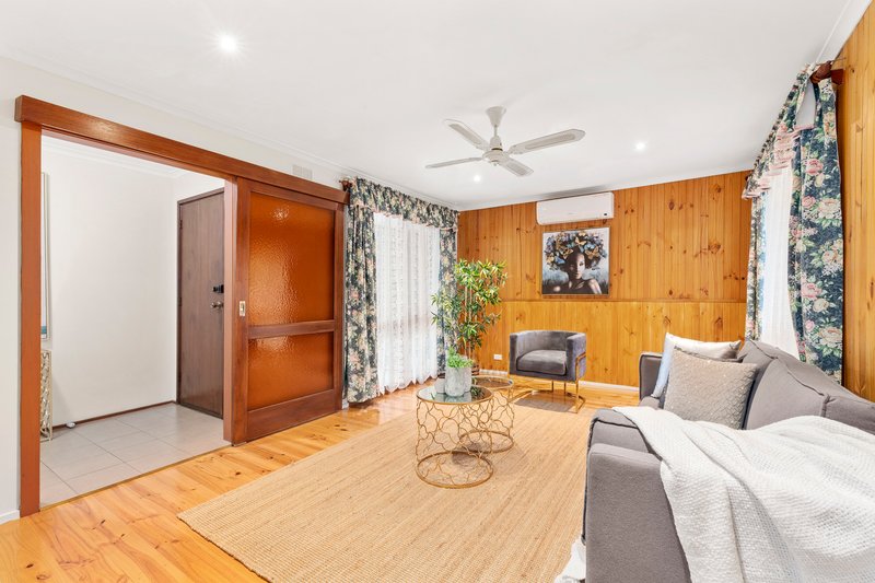 Photo - 18 Meldrum Avenue, Mill Park VIC 3082 - Image 4