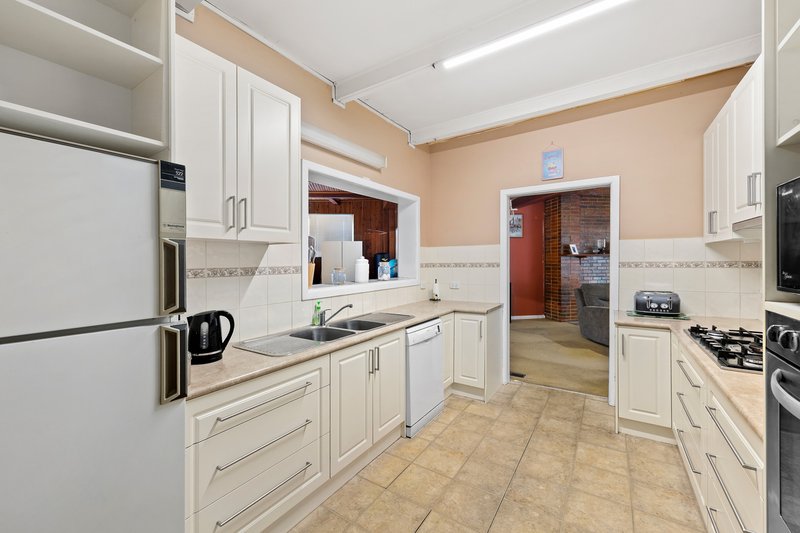 Photo - 18 Melrose Avenue, Macleod VIC 3085 - Image 7