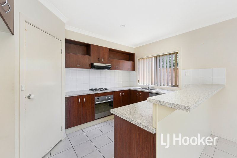 Photo - 18 Melzak Way, Berwick VIC 3806 - Image 5