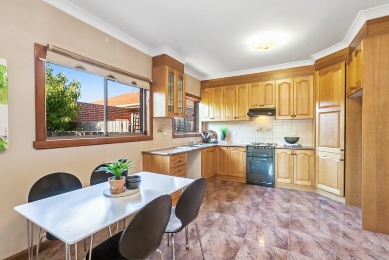 Photo - 18 Mendip Road, Reservoir VIC 3073 - Image 5