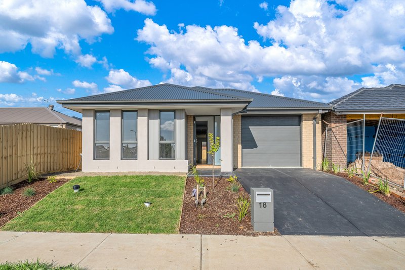 18 Merlot Way, Clyde North VIC 3978