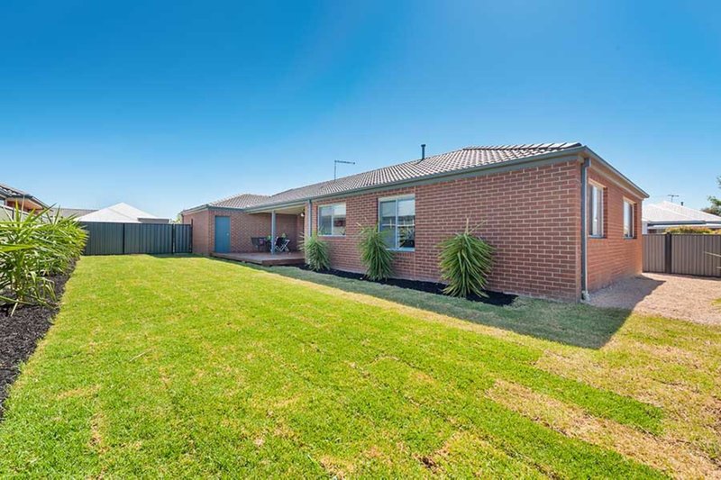 Photo - 18 Millstream Pass, Craigieburn VIC 3064 - Image 13