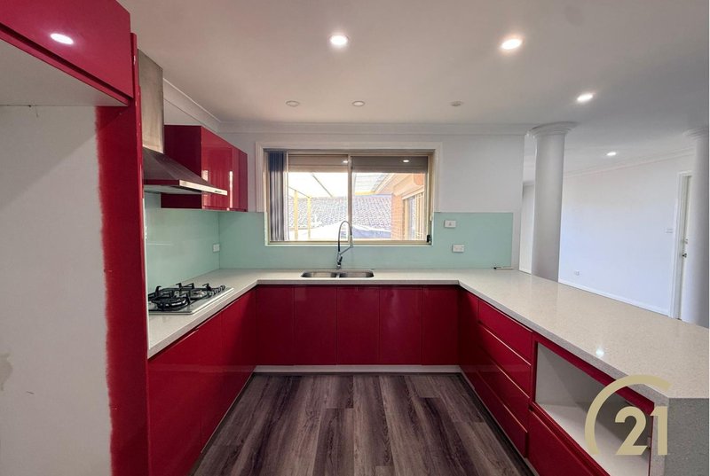 Photo - 18 Mimosa Road, Bossley Park NSW 2176 - Image 3