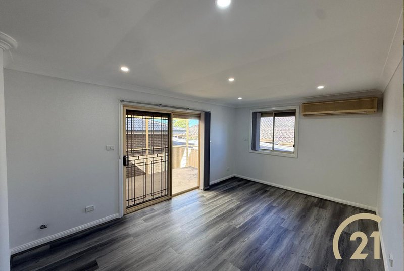 Photo - 18 Mimosa Road, Bossley Park NSW 2176 - Image 5