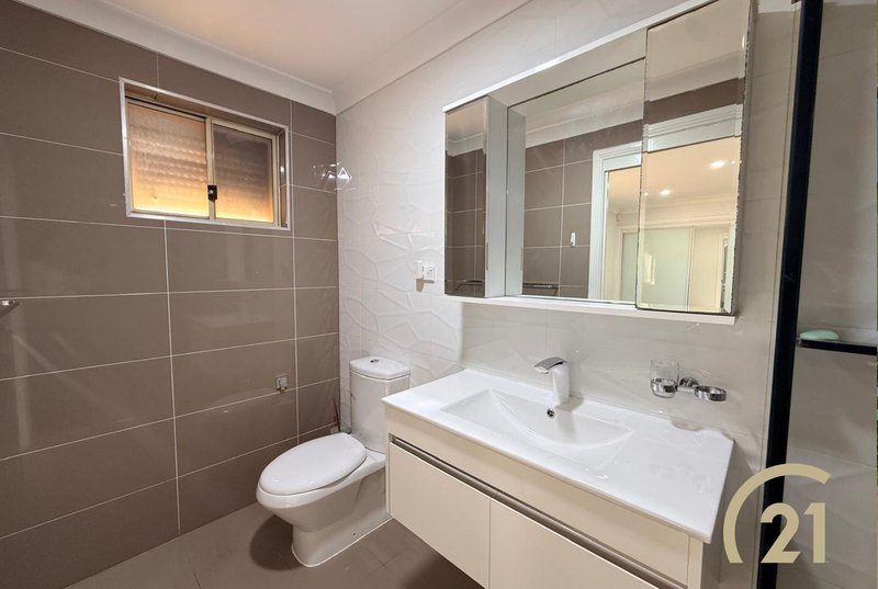 Photo - 18 Mimosa Road, Bossley Park NSW 2176 - Image 10