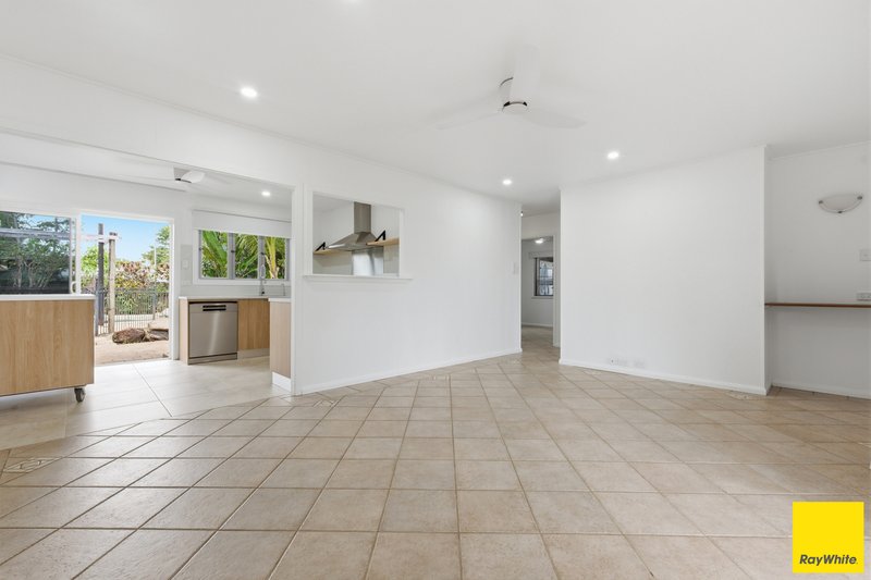 Photo - 1/8 Mimosa Street, Holloways Beach QLD 4878 - Image 3