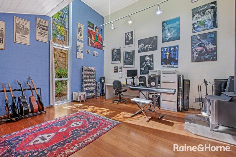 Photo - 18 Minnamurra Place, Pymble NSW 2073 - Image 1