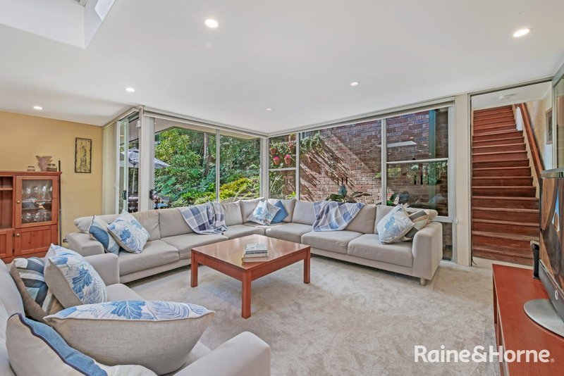 Photo - 18 Minnamurra Place, Pymble NSW 2073 - Image 2