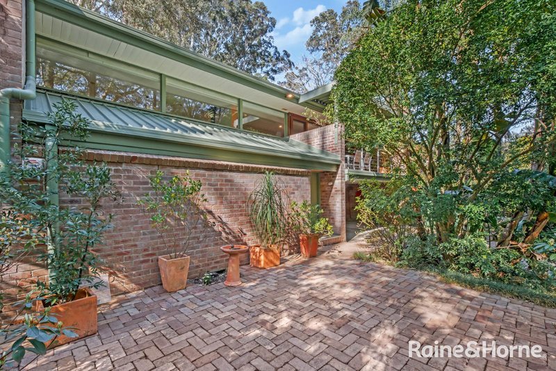 Photo - 18 Minnamurra Place, Pymble NSW 2073 - Image 11