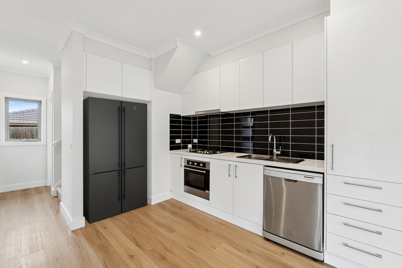Photo - 1/8 Miranda Road, Reservoir VIC 3073 - Image 4