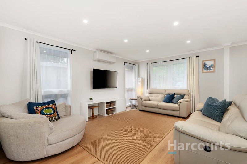 Photo - 18 Monaro Close, Wantirna South VIC 3152 - Image 4