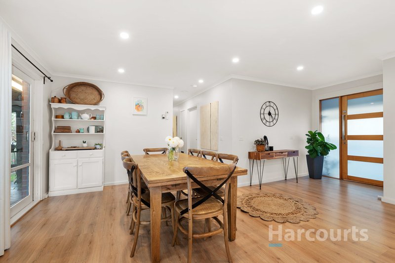 Photo - 18 Monaro Close, Wantirna South VIC 3152 - Image 5