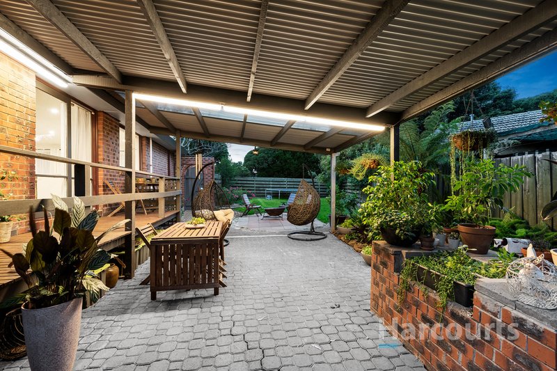 Photo - 18 Monaro Close, Wantirna South VIC 3152 - Image 9