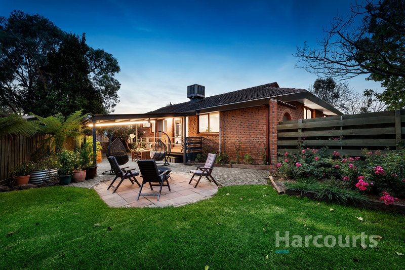 Photo - 18 Monaro Close, Wantirna South VIC 3152 - Image 10