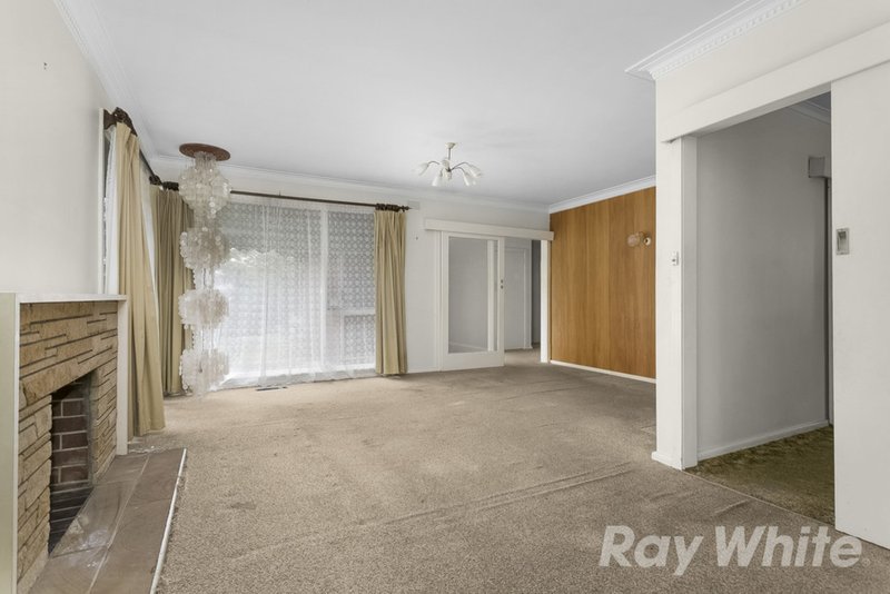 Photo - 18 Monash Drive, Mulgrave VIC 3170 - Image 3