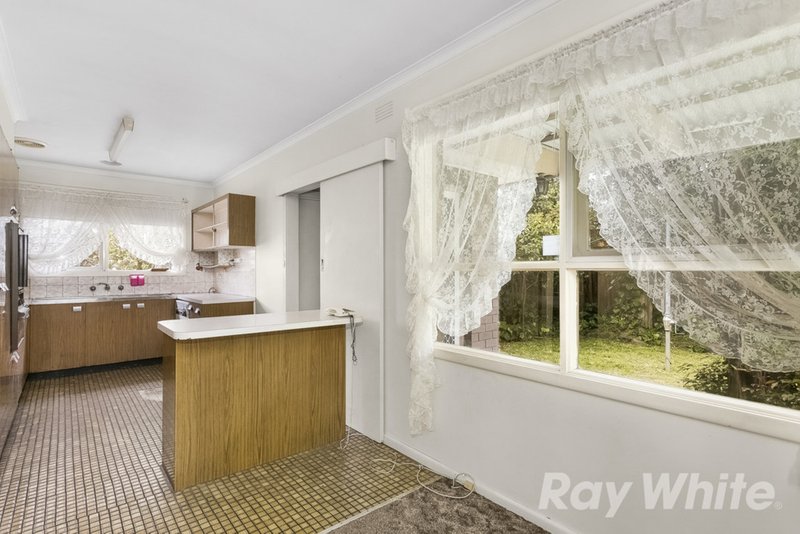 Photo - 18 Monash Drive, Mulgrave VIC 3170 - Image 4