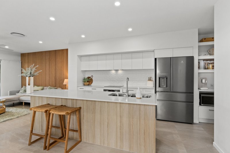 Photo - 1/8 Moore Street, Victoria Point QLD 4165 - Image 2