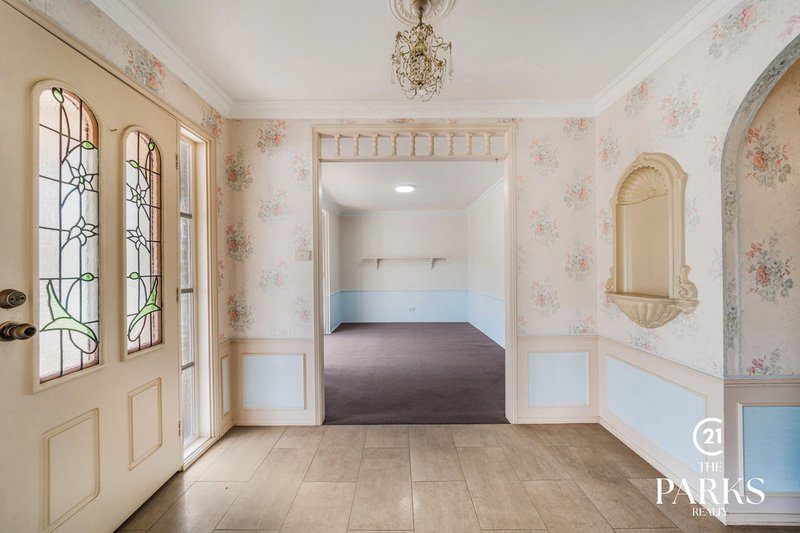 Photo - 18 Moorhouse Crescent, Edensor Park NSW 2176 - Image 3