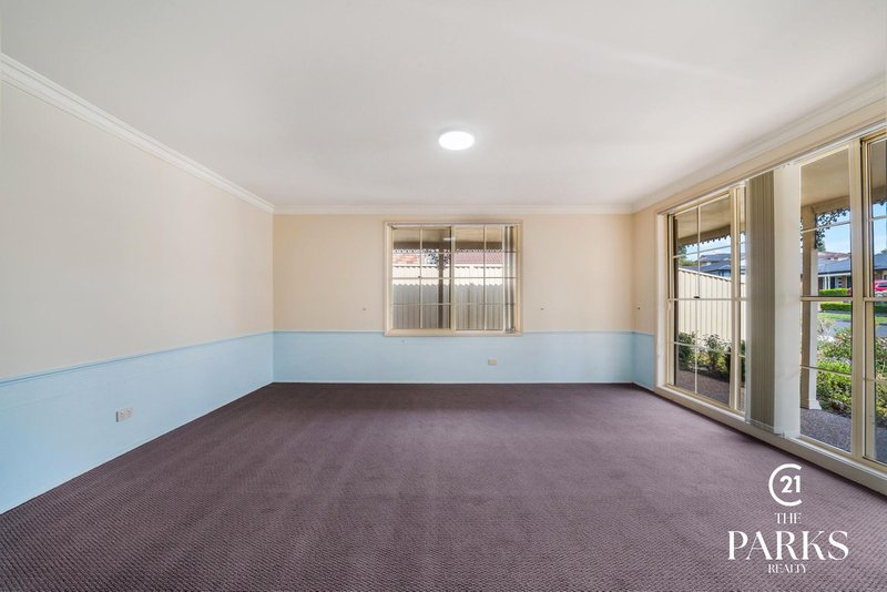 Photo - 18 Moorhouse Crescent, Edensor Park NSW 2176 - Image 5