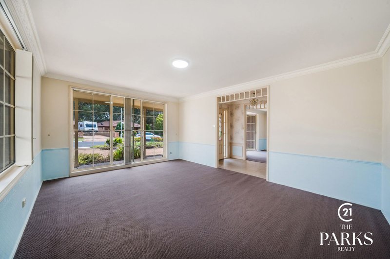 Photo - 18 Moorhouse Crescent, Edensor Park NSW 2176 - Image 6