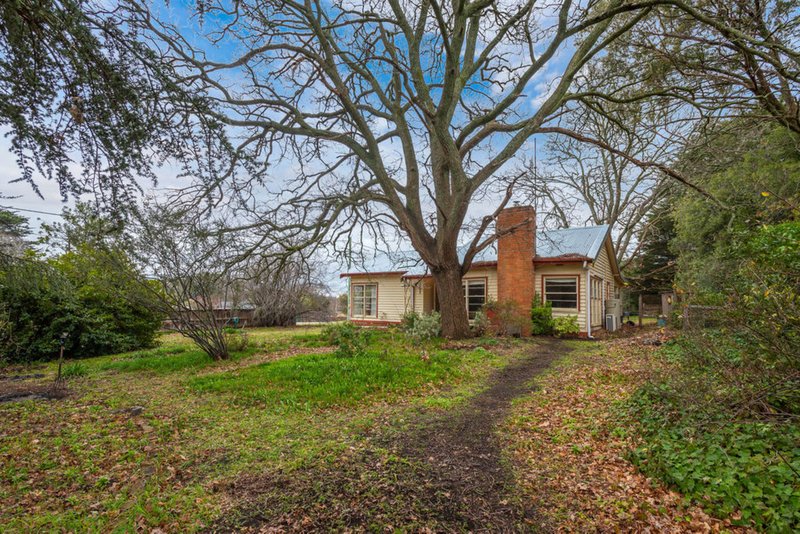 18 Morris Road, Woodend VIC 3442