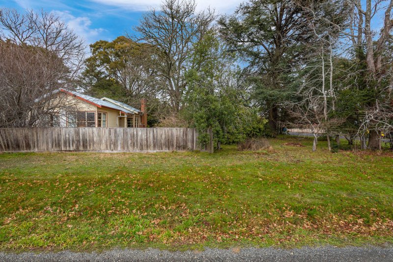 Photo - 18 Morris Road, Woodend VIC 3442 - Image 3