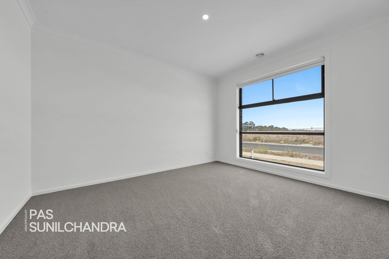 Photo - 18 Morrow Street, Clyde North VIC 3978 - Image 4