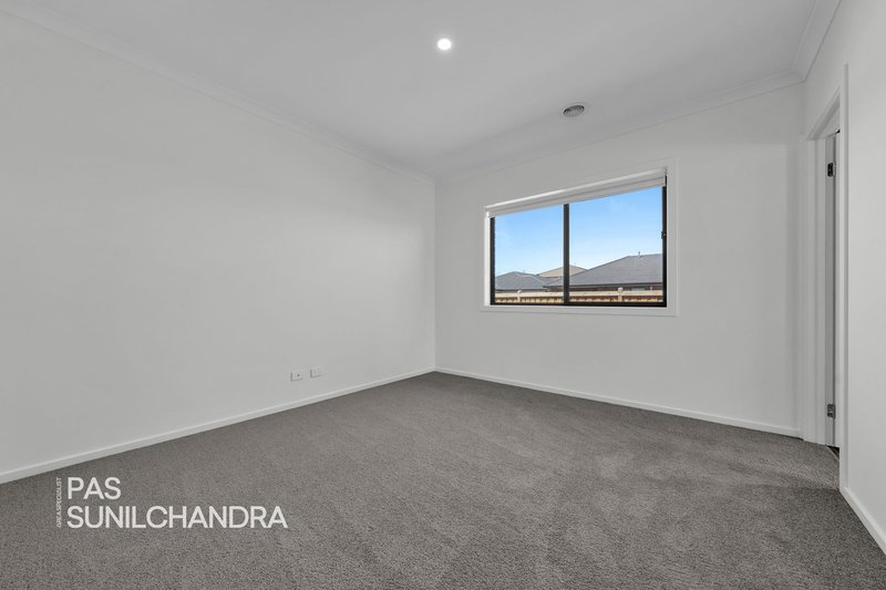 Photo - 18 Morrow Street, Clyde North VIC 3978 - Image 6