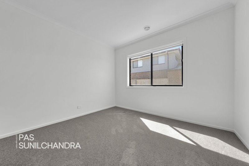 Photo - 18 Morrow Street, Clyde North VIC 3978 - Image 8