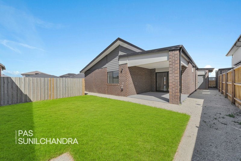 Photo - 18 Morrow Street, Clyde North VIC 3978 - Image 9