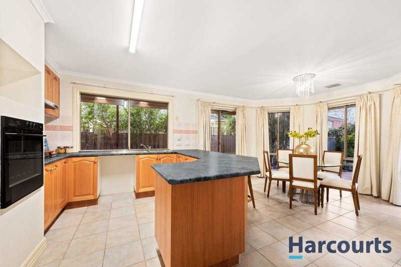 Photo - 18 Mosman Close, Wantirna South VIC 3152 - Image 6