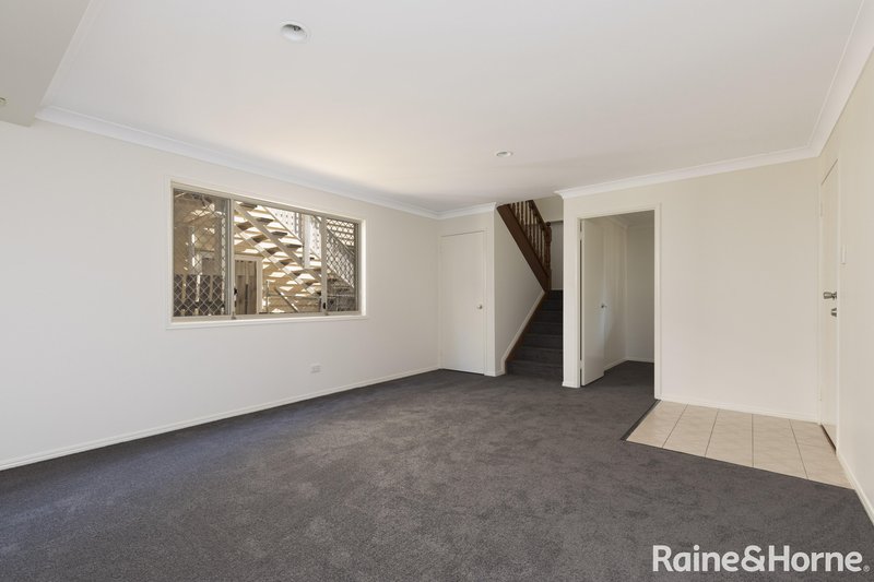 Photo - 18 Mossman Street, Taringa QLD 4068 - Image 5