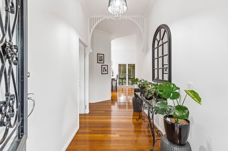 Photo - 18 Mulwala Street, Maudsland QLD 4210 - Image 7