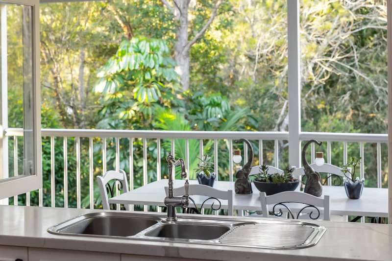 Photo - 18 Mulwala Street, Maudsland QLD 4210 - Image 10