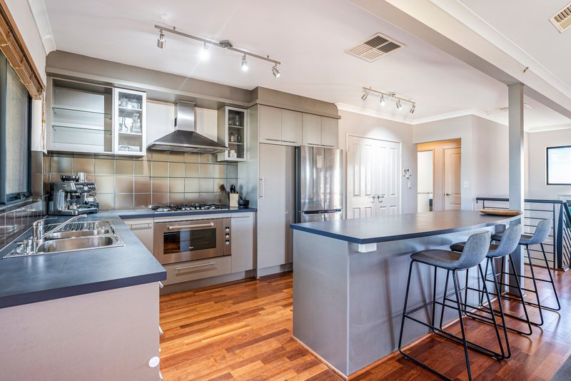 Photo - 18 Mundaring Crescent, Dawesville WA 6211 - Image 4