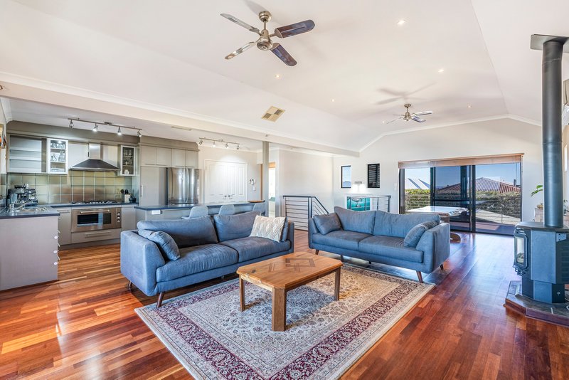 Photo - 18 Mundaring Crescent, Dawesville WA 6211 - Image 9